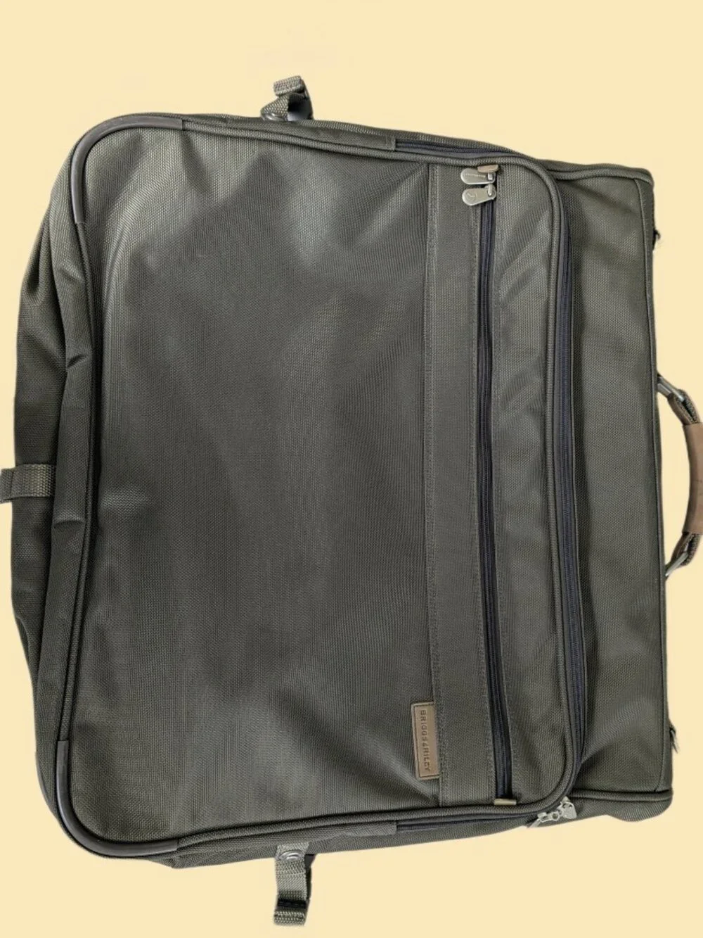 Briggs & Riley Baseline Nylon Garment Carrier w shoulder strap & combo lock